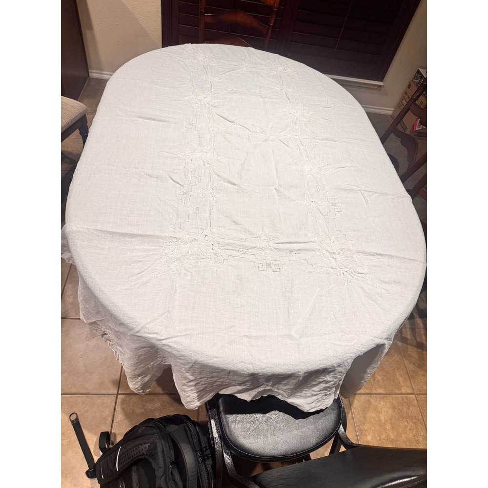 Vintage White Linen Floral Embroidered Tablecloth Rectangular Scalloped 102x64